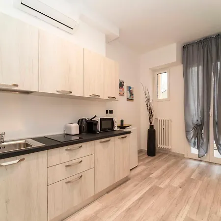 Apartment 1 B&business - 50 Mt Dalle Molinette, 300 Mt Da Metro Spezia, 1k M Da Lingotto Fiere Turin