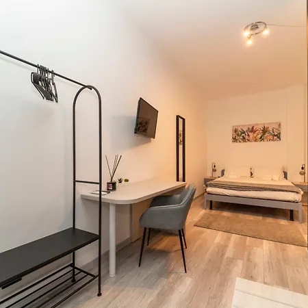 Apartment 1 B&business - 50 Mt Dalle Molinette, 300 Mt Da Metro Spezia, 1k M Da Lingotto Fiere *